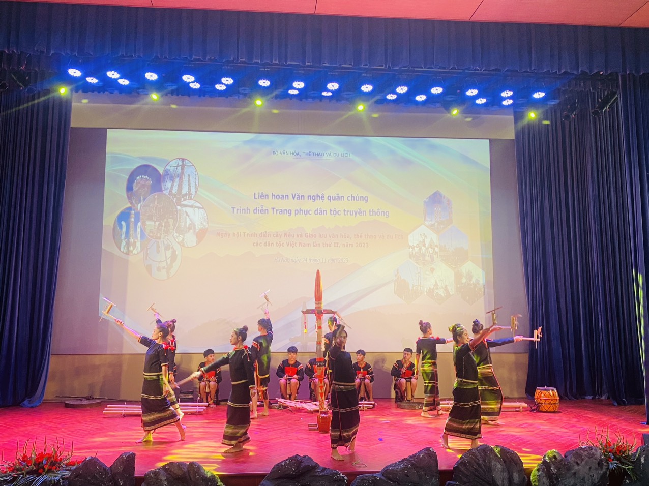 Đoàn nghệ nhân tỉnh Đắk Lắk tham gia liên hoan văn nghệ quần chúng